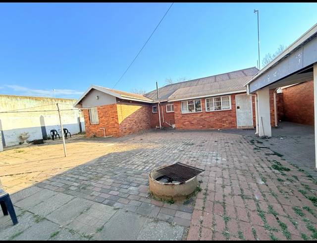 7 BEDROOM HOUSE FOR SALE IN VANDERBIJLPARK CE 2